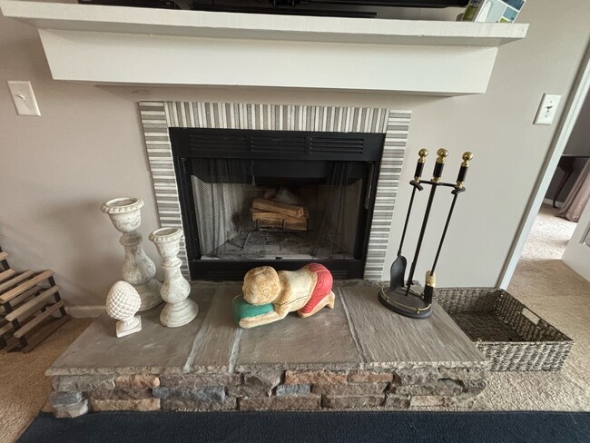 Building Photo - 1006 Brookhollow Dr