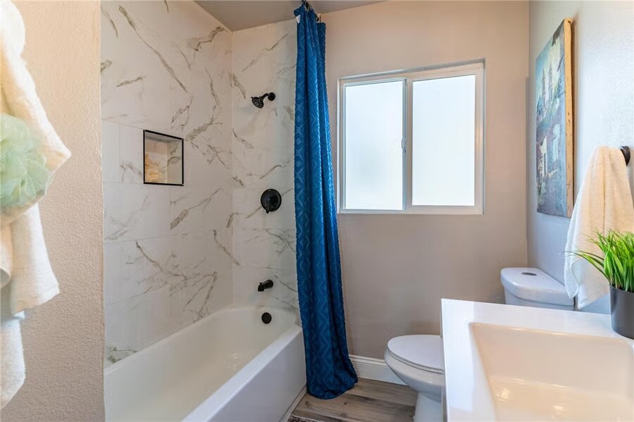 Building Photo - 1649 Crestview Ave