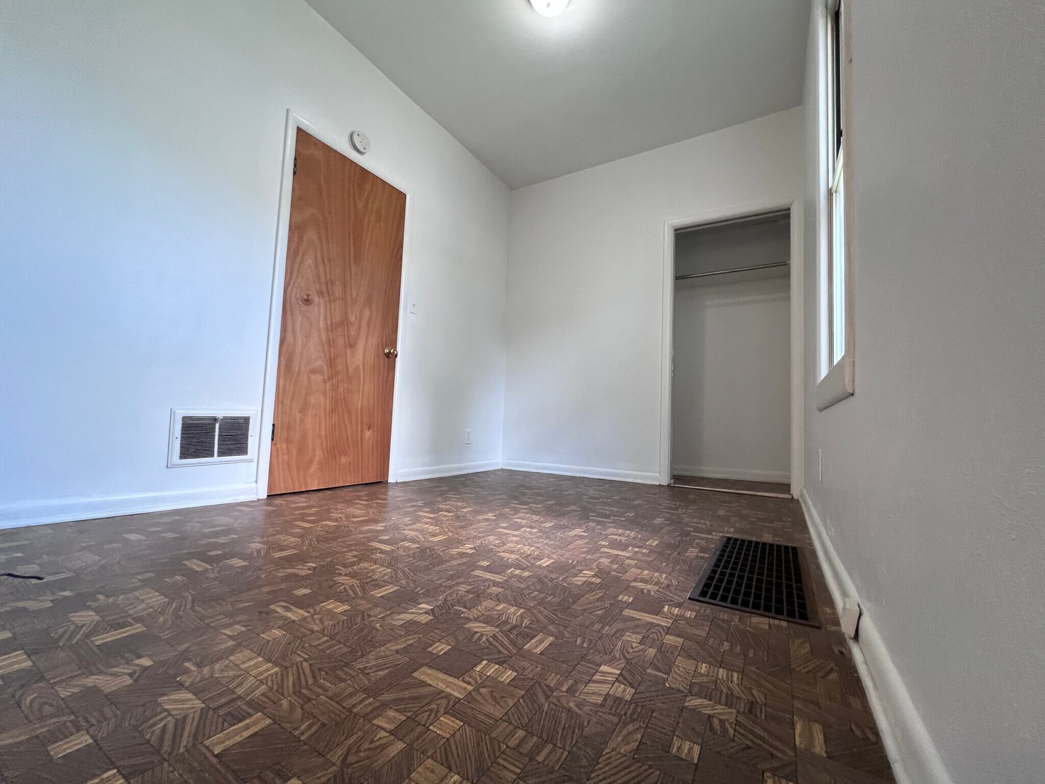 Building Photo - 21 Magyar St