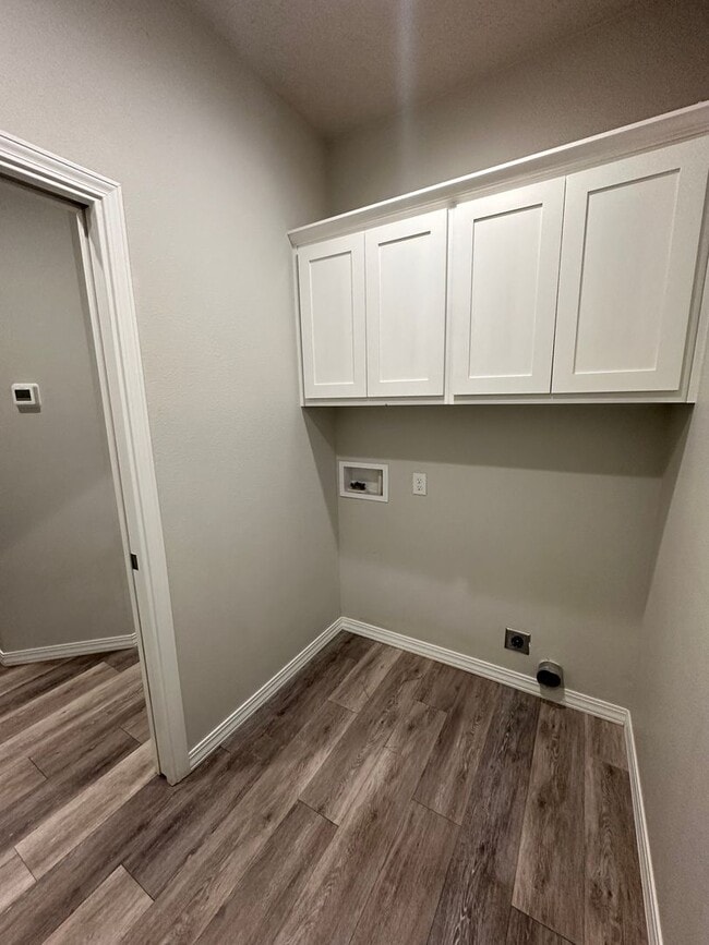Building Photo - Stunning 3 Bed Home! Managed by Owner!