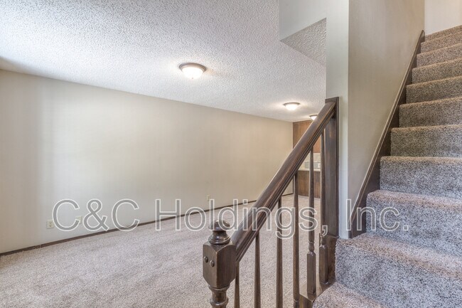 Building Photo - 644 B Earthside Drive