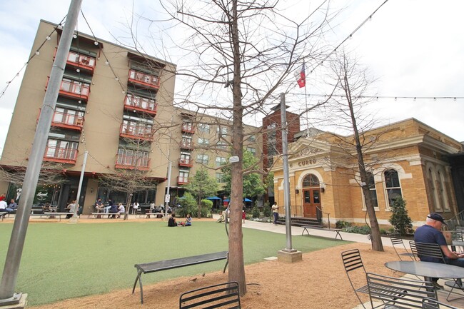 Building Photo - Downtown 3 bedroom 2 bath gorgeous remodel
