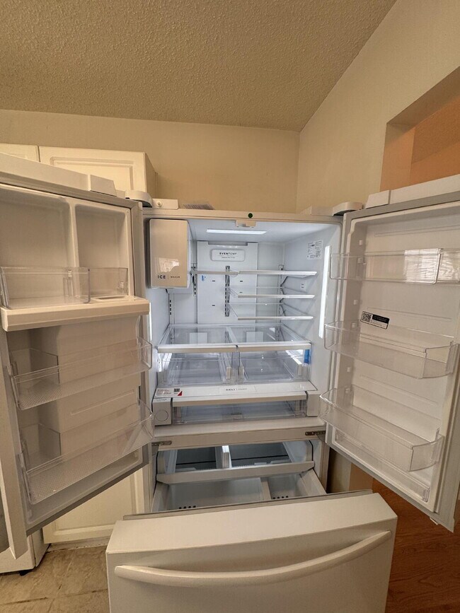 Building Photo - Spacious 3BR Home with Large Fenced Yard – Prime Simpsonville Location!