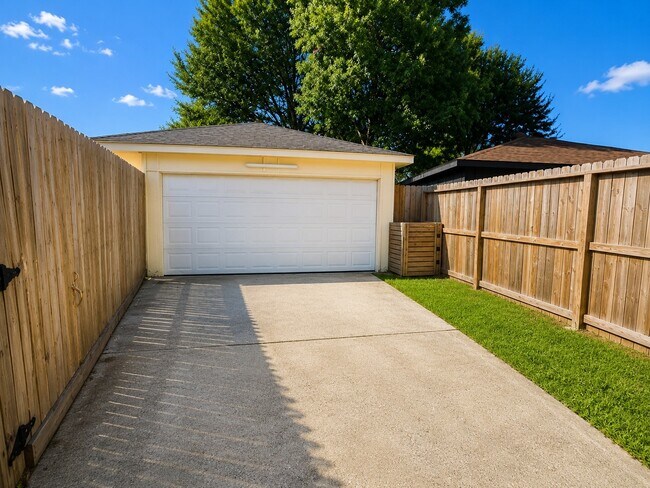 Building Photo - 2507 Ciderwood Dr