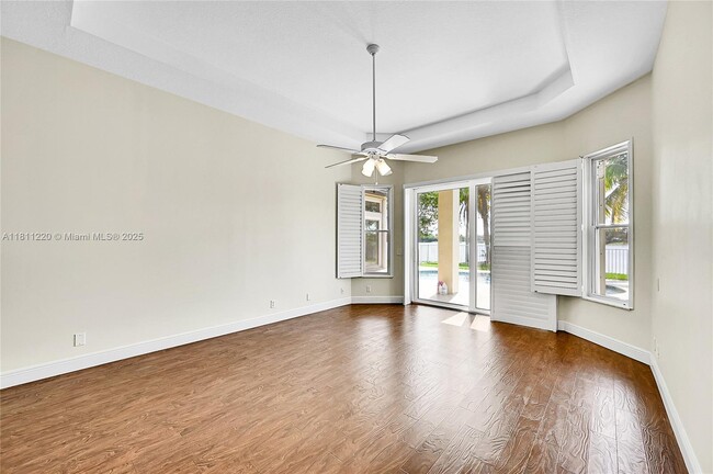 Building Photo - 512 NW 120th Dr
