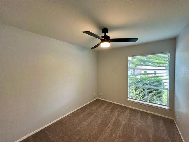 Building Photo - 301 Craigmont Dr