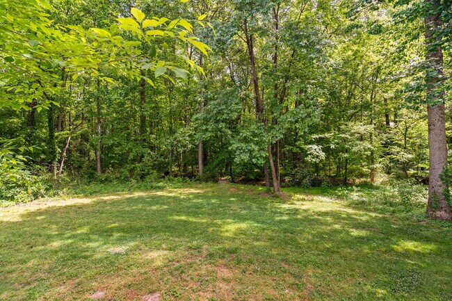 Building Photo - Stylish & Fully Updated 2-Bedroom Townhous...