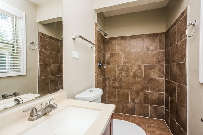 Building Photo - 2991 Elgin Dr