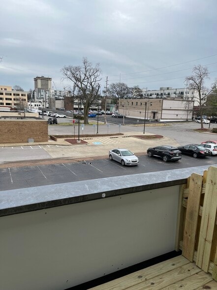 Building Photo - 2125 Blakemore Ave