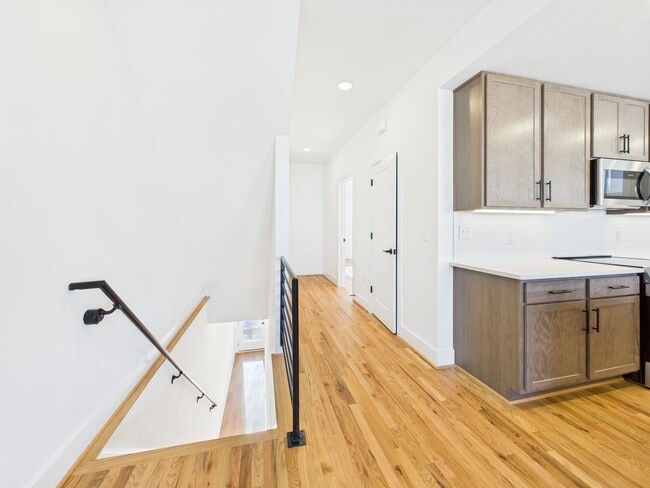 Building Photo - 907 Bainbridge St