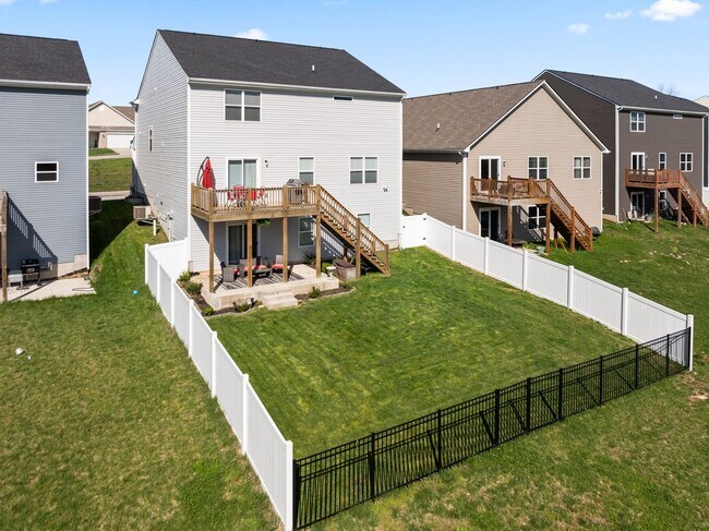 Building Photo - 8609 Warbler Br Wy
