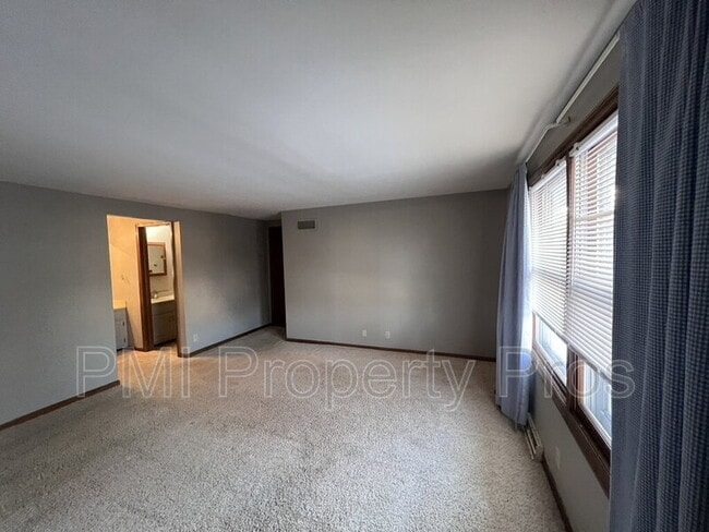 Building Photo - 3204 Chateau Ct