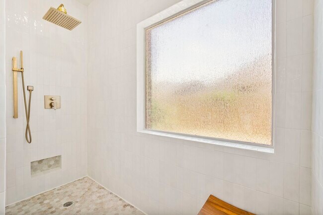 Building Photo - 8615 Discus Dr