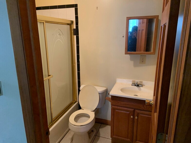 Building Photo - 102 Broadway