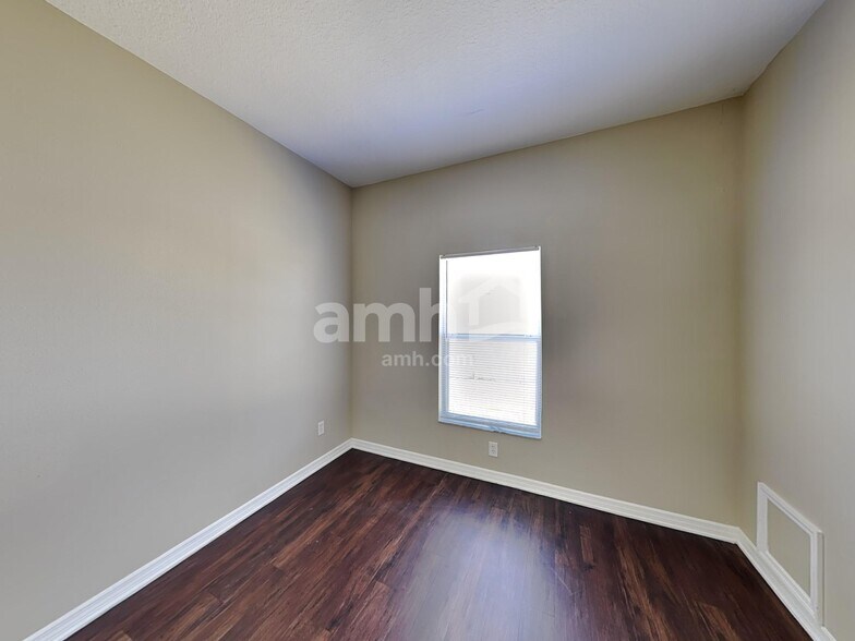 Building Photo - 1403 22nd Ave W