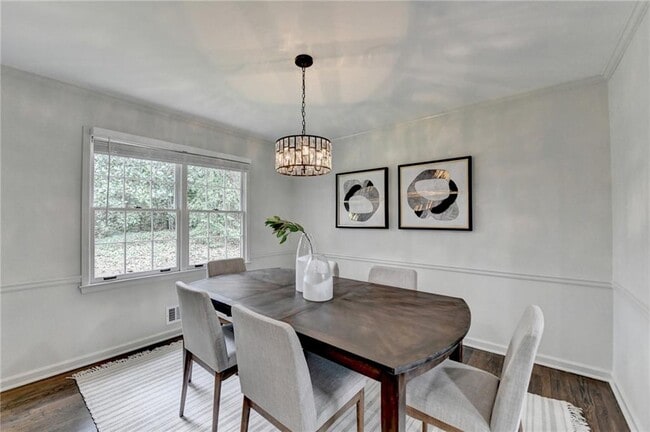 Building Photo - 1450 Cedarhurst Dr