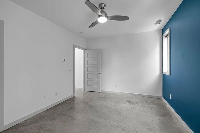 Building Photo - Great condo in East Nashville off Gallatin...