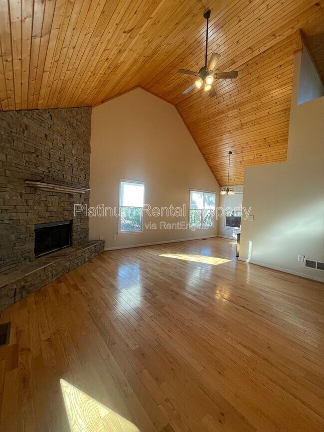 Building Photo - 265 Hound Dog Ln