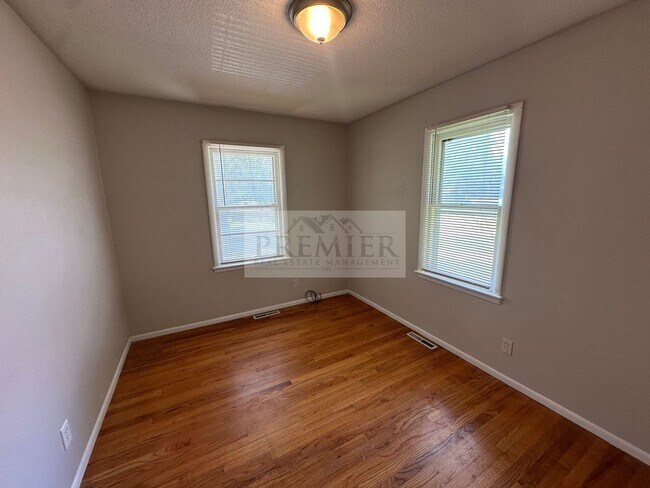 Building Photo - 8406 E 92 Pl
