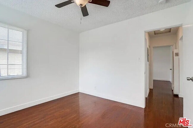 Building Photo - 869 Glenway Dr