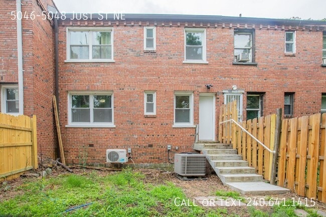 Building Photo - 5046-5048 Just St NE-
