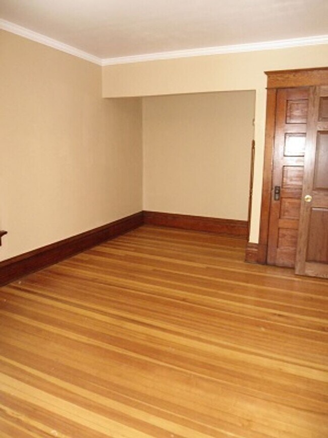 Building Photo - 1549 Bever Ave SE