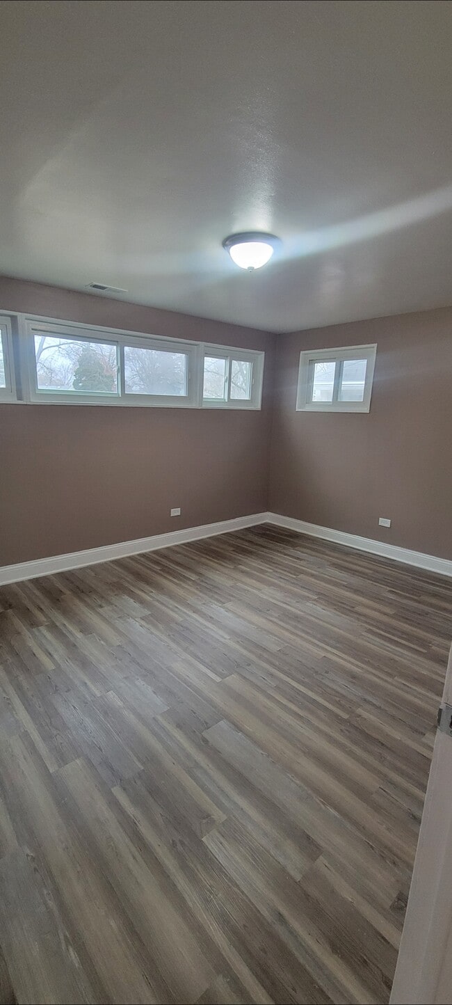 Building Photo - 7 Oak Ln