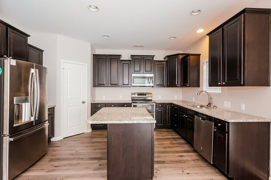 Building Photo - 6500 Bluegill Rd