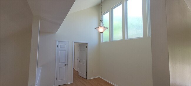 Building Photo - 11302 Meadow Lake Dr