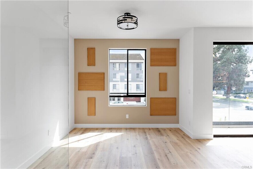 Building Photo - 11860 W Flower Ln