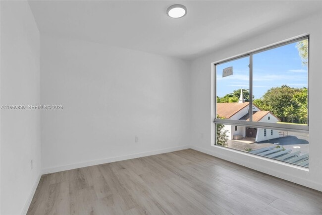 Building Photo - 3204 Plaza St