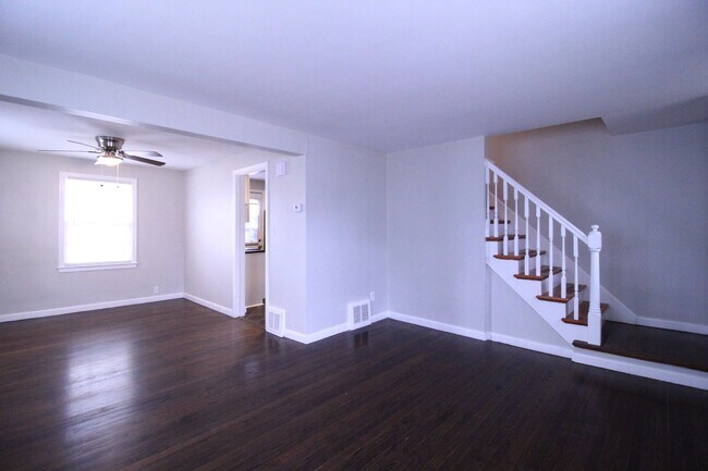 Building Photo - January FREE On This 2 Bedroom 1 Bath Duplex