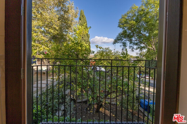 Building Photo - 3234 Ettrick St