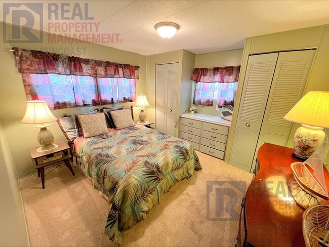 Building Photo - 1207 45th Ave E