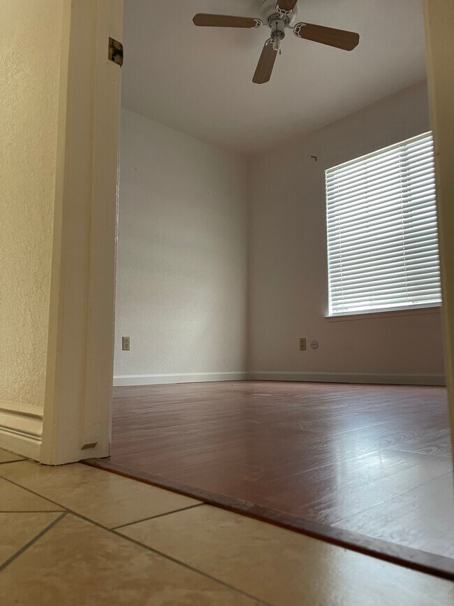 Building Photo - 1691 Yorktown Ct