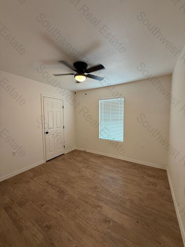 Building Photo - 1320 Mission Dr