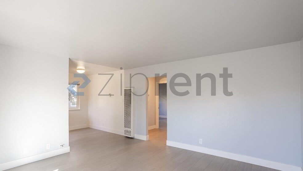 Building Photo - Unit A