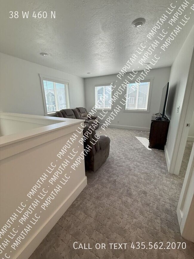 Building Photo - 38 W 460 N