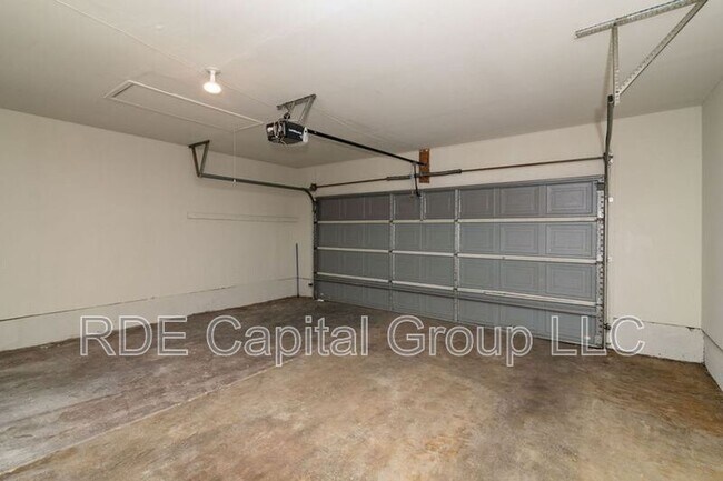 Building Photo - 4609 Biscayne Dr