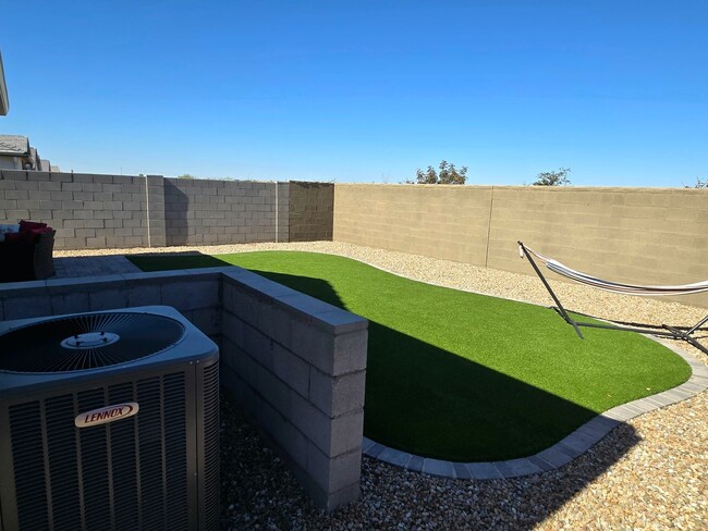 Building Photo - 3-bedroom home In Superstition Vistas, just 2 years new