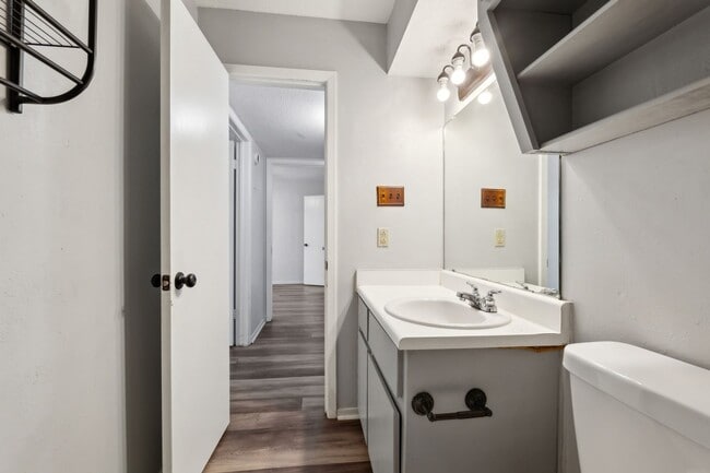 Building Photo - Charming 2BR Condo in Waco