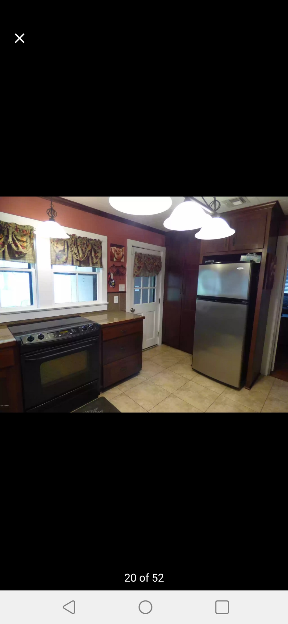 Kitchen, glass top stove, stainless steel refrigerator, dishwasher - 708 Vincent St