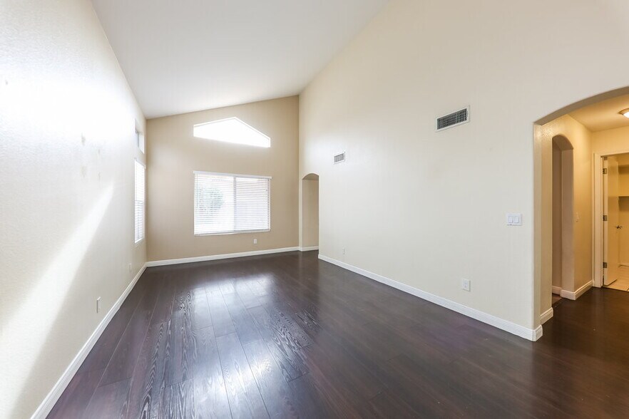 Building Photo - 1111 W Wagoner Rd