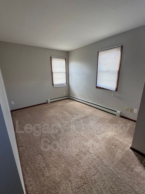 Building Photo - 408 2nd Ave NE