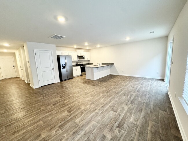 Building Photo - Seneca townhome - Price Just Reduced!