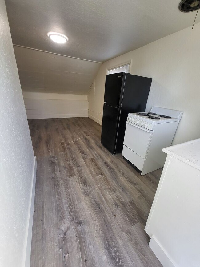 Building Photo - HAR0204-208-205 1/2>**