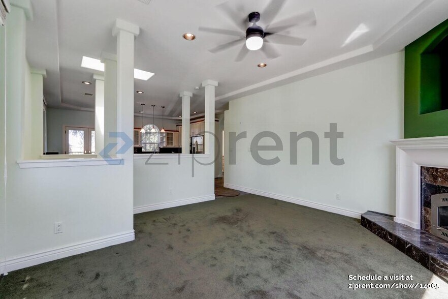 Building Photo - Unit