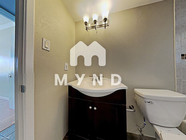 Building Photo - 2 br, 2 bath Condo - 353 E Thomas Rd Apt C...