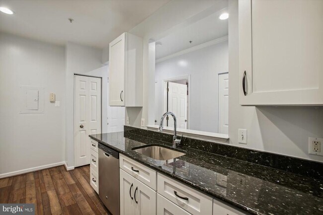Building Photo - 6533 Grange Ln