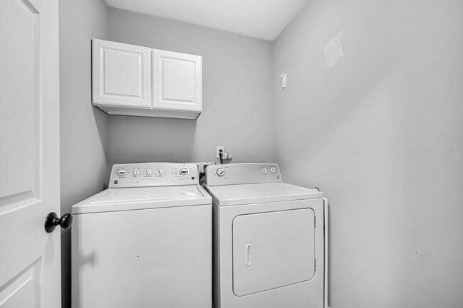 Building Photo - 7511 E 111th Ln